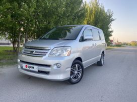    Toyota Noah 2004 , 875000 , 