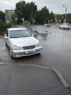 Седан Mercedes-Benz C-Class 2004 года, 700000 рублей, Ачинск