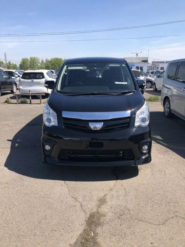    Toyota Noah 2013 , 1135000 , 