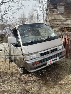 Минивэн или однообъемник Nissan Caravan 1996 года, 190000 рублей, Хабаровск