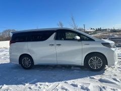 Минивэн или однообъемник Toyota Alphard 2018 года, 5300000 рублей, Уссурийск