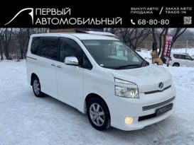 Минивэн или однообъемник Toyota Voxy 2010 года, 1860000 рублей, Хабаровск