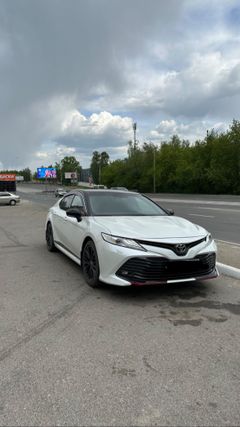 Седан Toyota Camry 2020 года, 3650000 рублей, Барнаул
