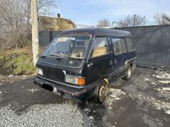 Минивэн или однообъемник Mazda Bongo 1989 года, 125000 рублей, Уссурийск