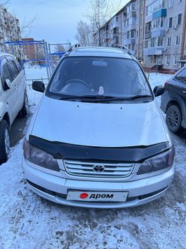 Минивэн или однообъемник Toyota Ipsum 1997 года, 445000 рублей, Хабаровск