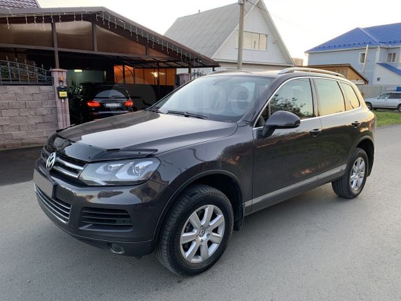 SUV   Volkswagen Touareg 2010 , 900000 , 