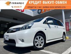 Минивэн или однообъемник Toyota Isis 2012 года, 1200000 рублей, Новосибирск