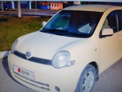 Минивэн или однообъемник Toyota Sienta 2004 года, 690000 рублей, Новосибирск