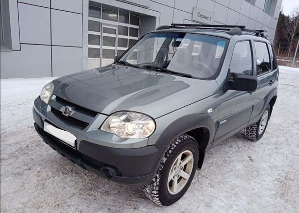 SUV   Chevrolet Niva 2011 , 330000 , 