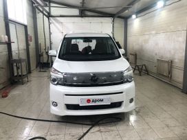    Toyota Voxy 2011 , 1120000 , 