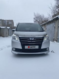 Минивэн или однообъемник Toyota Noah 2015 года, 1830000 рублей, Хабаровск