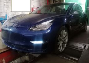  Tesla Model 3 2018 , 2200000 , 