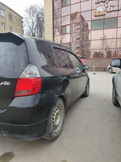 Хэтчбек Honda Fit 2002 года, 450000 рублей, Новосибирск