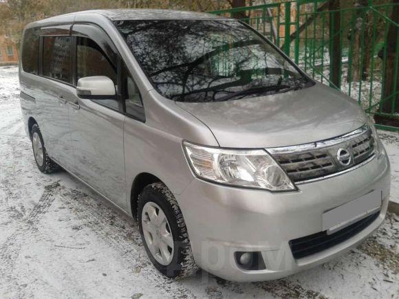    Nissan Serena 2009 , 600000 , 