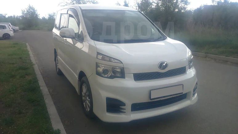    Toyota Voxy 2012 , 1055000 , 