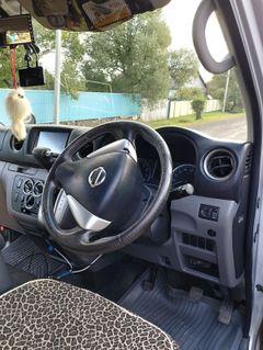 Минивэн или однообъемник Nissan NV350 Caravan 2014 года, 2100000 рублей, Арсеньев