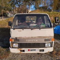 Бортовой грузовик Toyota Hiace 1992 года, 300000 рублей, Владивосток
