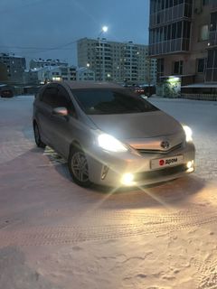 Минивэн или однообъемник Toyota Prius Alpha 2012 года, 1200000 рублей, Якутск