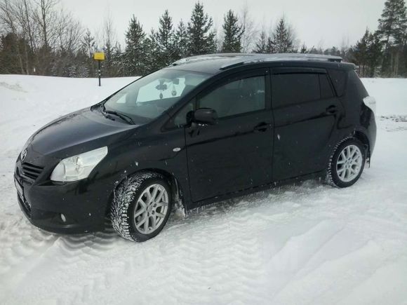    Toyota Verso 2010 , 700000 , 