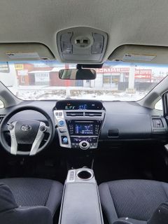 Минивэн или однообъемник Toyota Prius v 2016 года, 1690000 рублей, Новосибирск