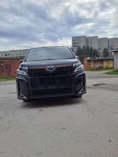 Минивэн или однообъемник Toyota Voxy 2019 года, 2595999 рублей, Бердск