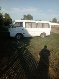Минивэн или однообъемник Nissan Urvan 1989 года, 180000 рублей, Алейск
