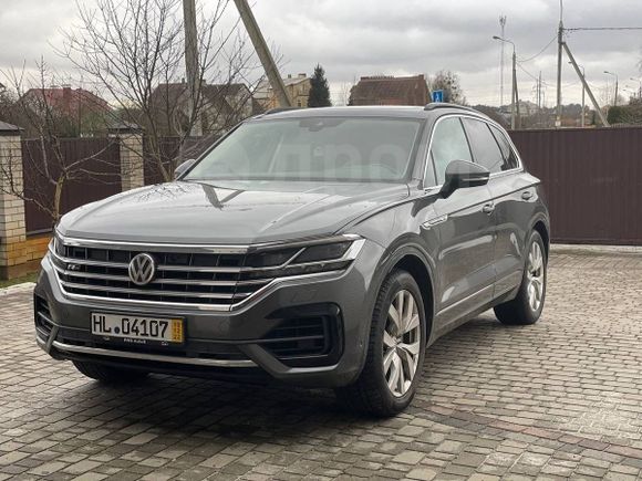 SUV   Volkswagen Touareg 2018 , 5990000 , 