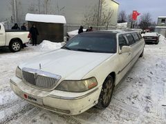 Седан Lincoln Town Car 2004 года, 379000 рублей, Санкт-Петербург