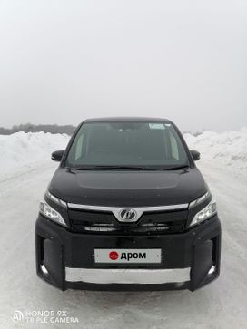 Минивэн или однообъемник Toyota Voxy 2019 года, 2255000 рублей, Томск