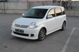 Минивэн или однообъемник Toyota Sienta 2012 года, 1260000 рублей, Омск