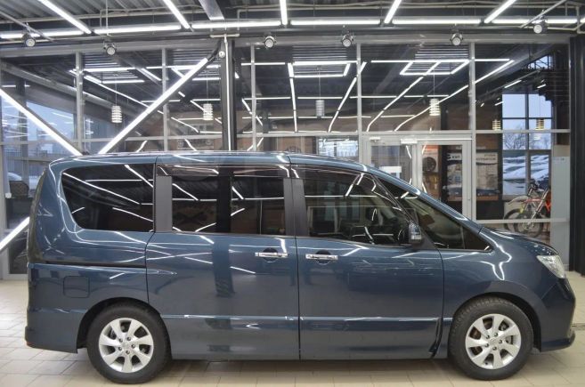    Nissan Serena 2012 , 870000 , 