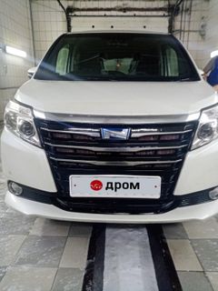 Минивэн или однообъемник Toyota Noah 2015 года, 2000000 рублей, Шарья