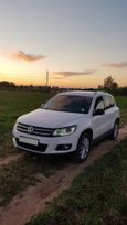 SUV   Volkswagen Tiguan 2013 , 880000 , 