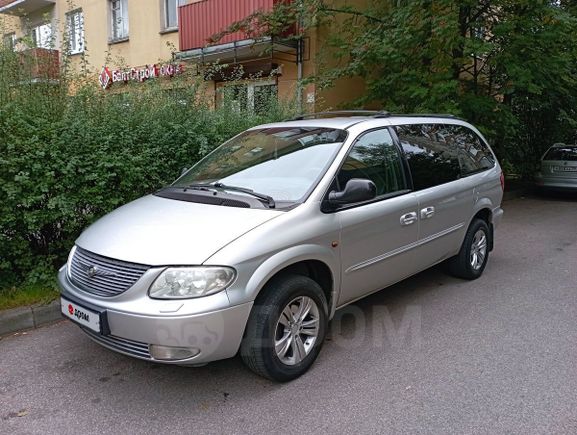    Chrysler Town and Country 2001 , 445000 , 