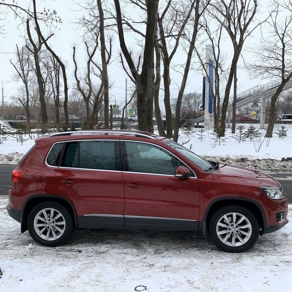 SUV   Volkswagen Tiguan 2012 , 797000 , 